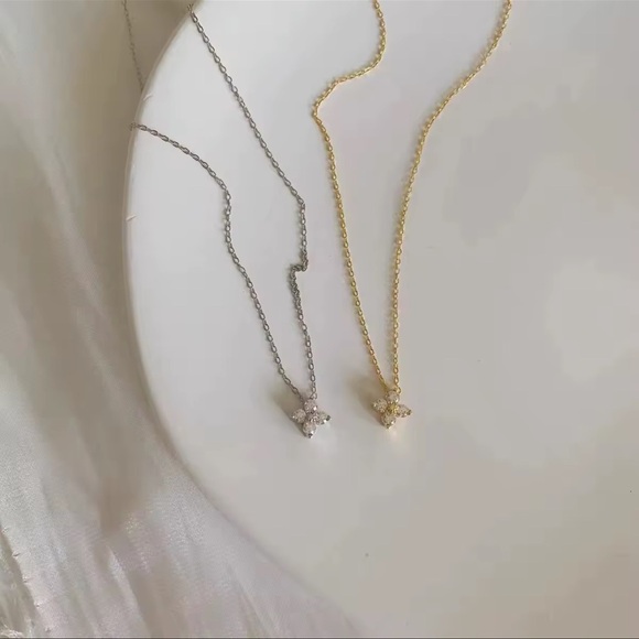 Elegant 925 Sterling Silver Gold and Silver Necklace - Picture 2 of 11